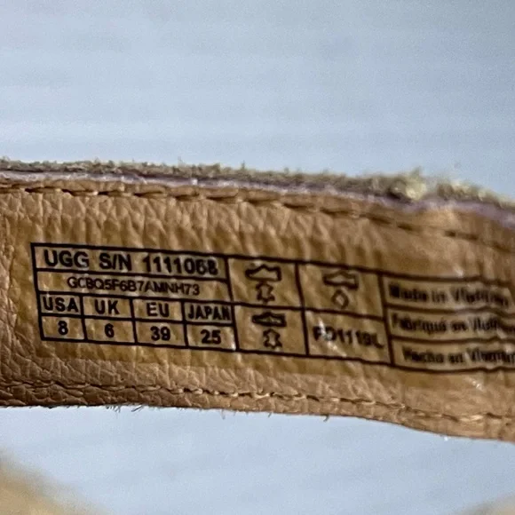 UGG Laynce Chunky Platform Sandal - Picture 13 of 15